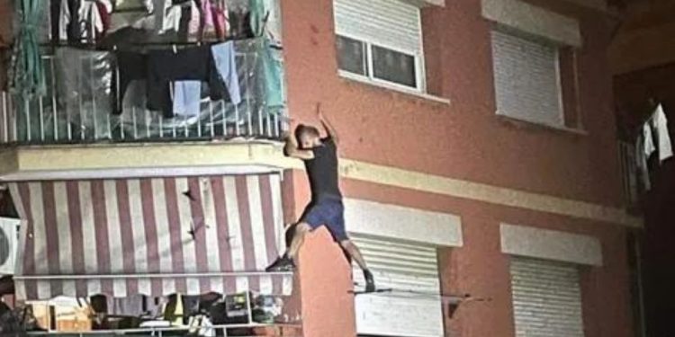 El escalador de edificios que roba por la ventana