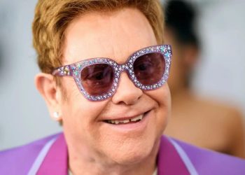 'Elton John' en León en el videoclip del grupo Cosmética