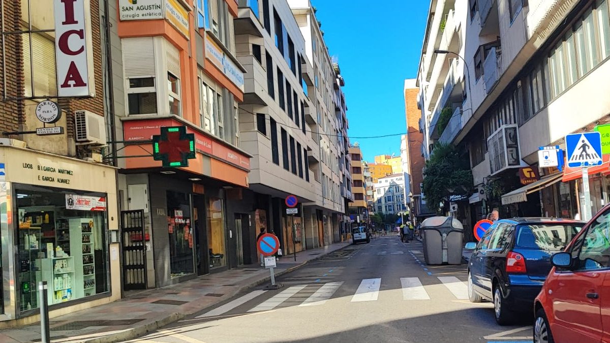Otra calle del centro de León cortada al tráfico 1