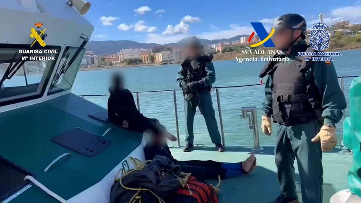 Se interceptan 100 kilos de cocaína lanzados al mar en España 2