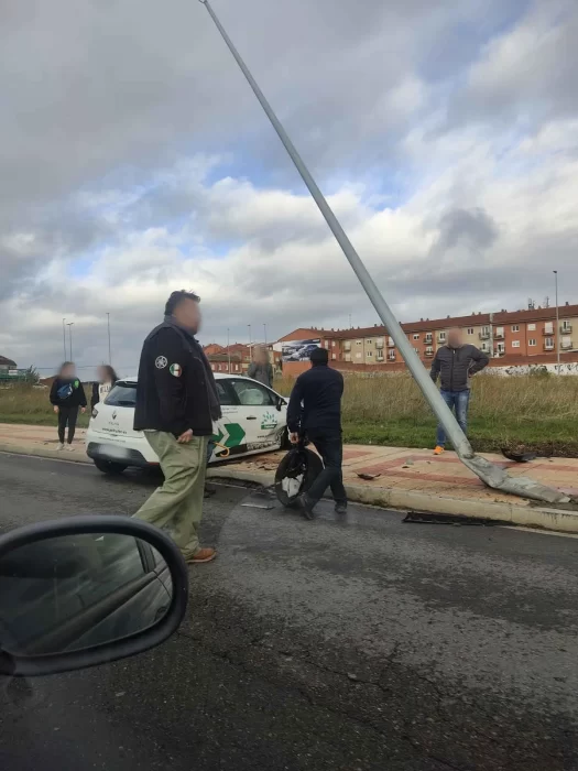 accidente farola leon