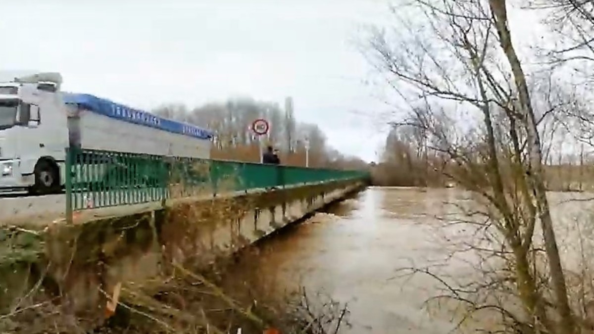 El río Esla en una imagen de archivo en una crecida anterior