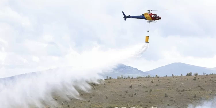 Helicópteros en el incendio de Matalavilla