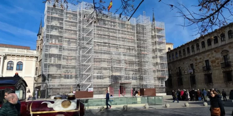 Casa Botines en obras de rehabilitación