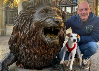 Pipper, el perro turista, y su dueño Pablo
