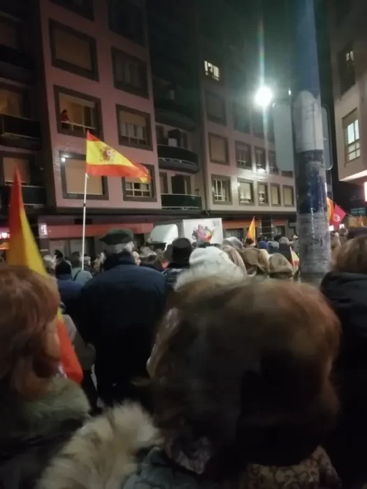 Gran manifestación en la sede del PSOE en León 1