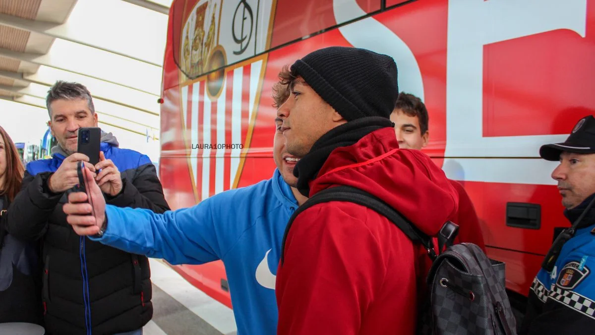 Las mejores imágenes de la llegada del Sevilla a León 3