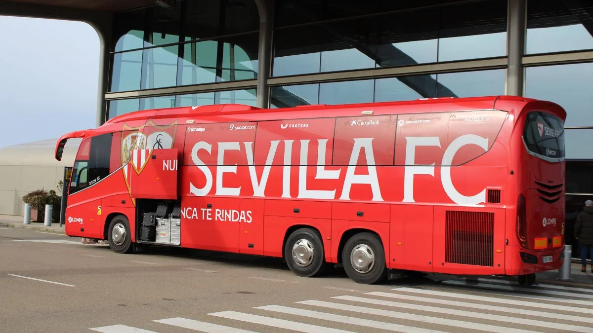 Las mejores imágenes de la llegada del Sevilla a León 8