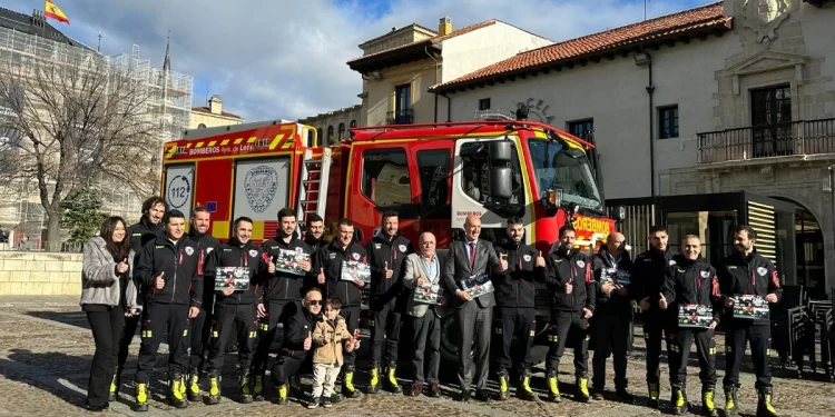 Presentación del calendario solidario de los Bomberos de León