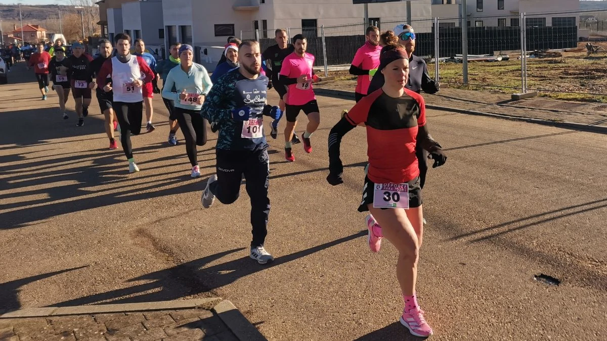 Sariegos cumplió la tradición con su marcha nórdica y carrera popular 2