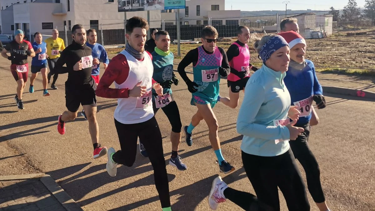 Sariegos cumplió la tradición con su marcha nórdica y carrera popular 4