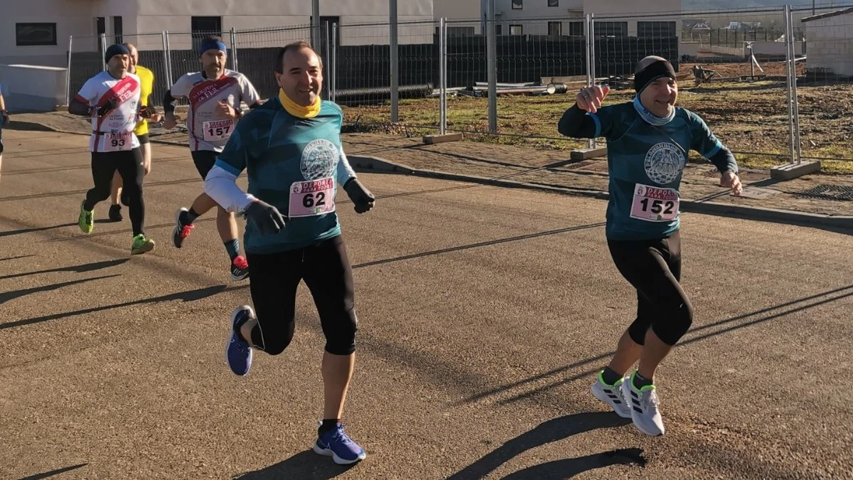 Sariegos cumplió la tradición con su marcha nórdica y carrera popular 3