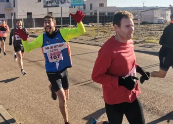 Sariegos cumplió la tradición con su marcha nórdica y carrera popular 3