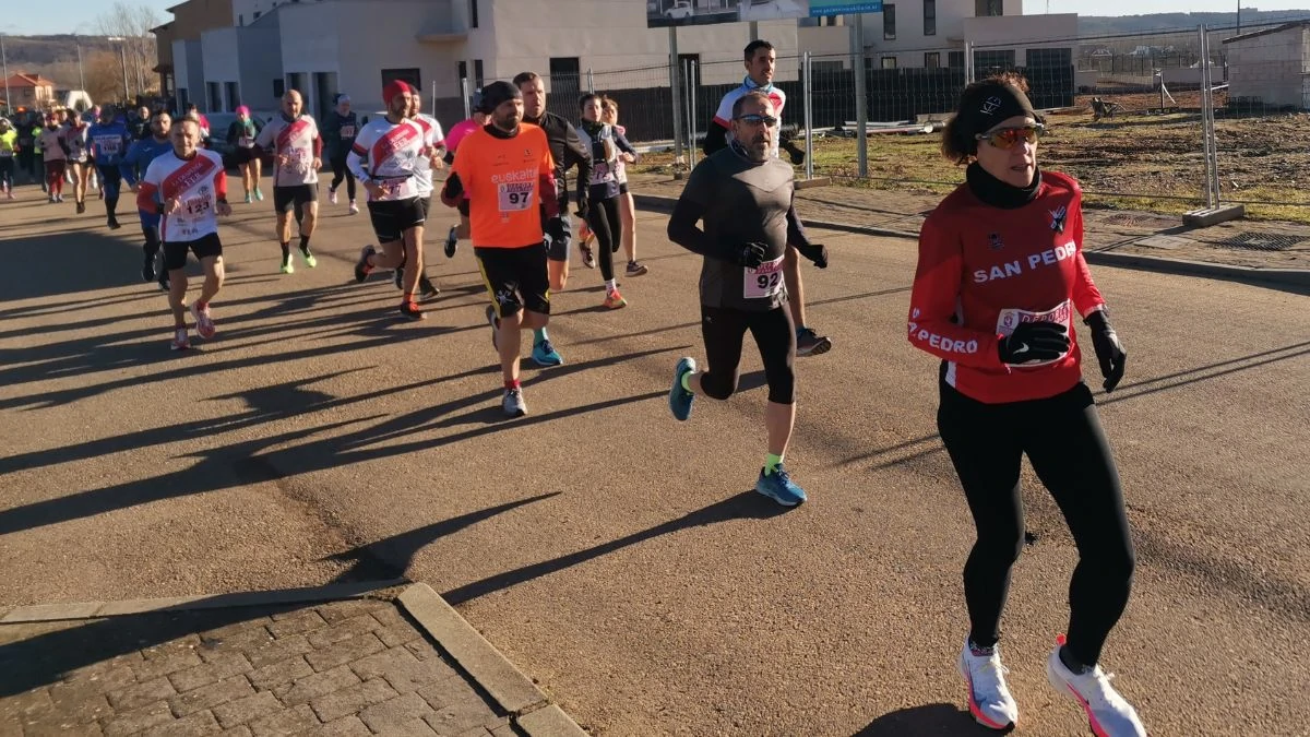 Sariegos cumplió la tradición con su marcha nórdica y carrera popular 5