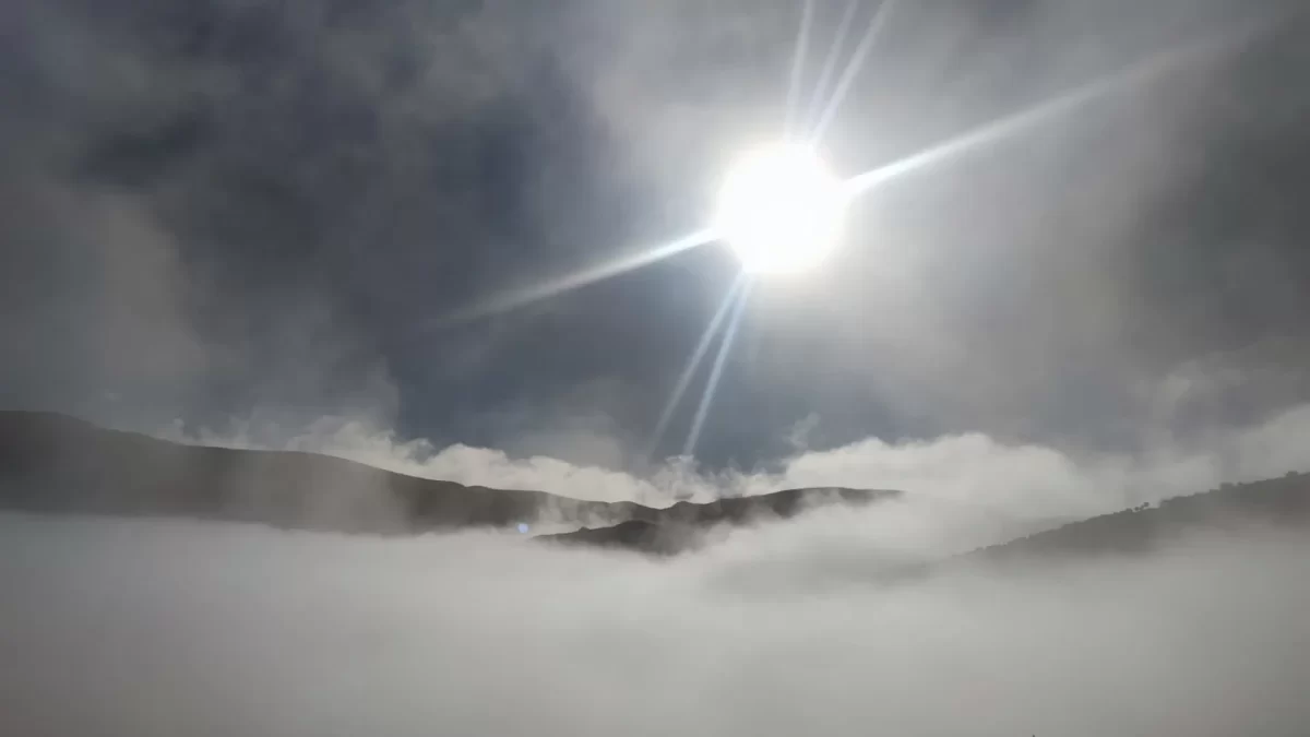 Las Médulas cubiertas de niebla