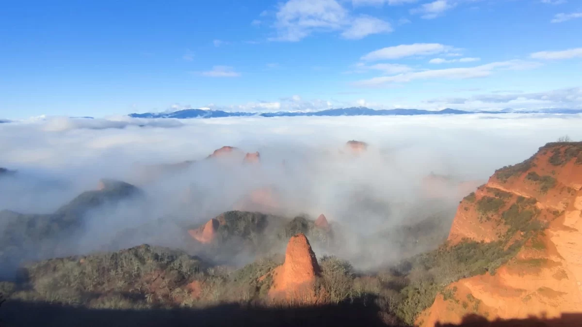 Las Médulas con niebla