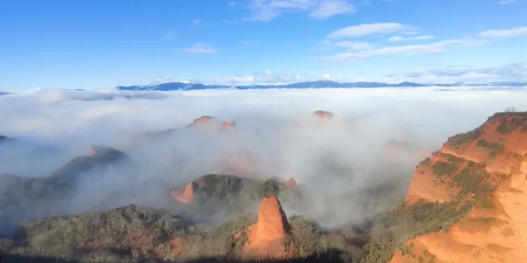 Las Médulas con niebla