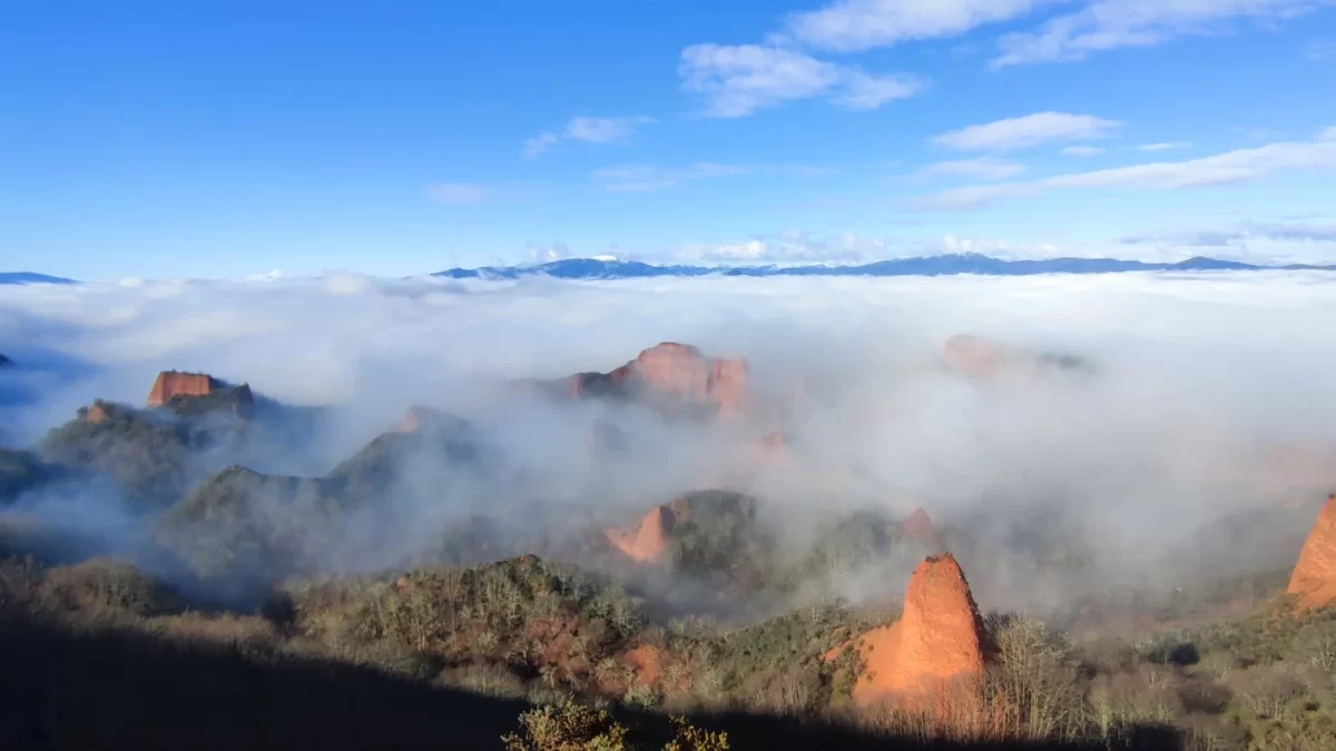 Las Médulas con niebla