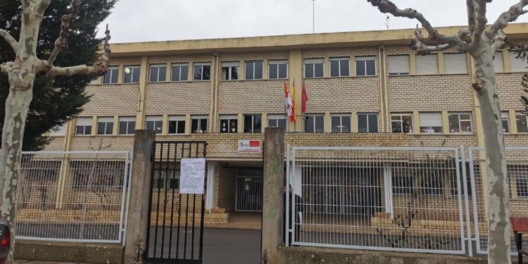 La bandera de León regresa al colegio