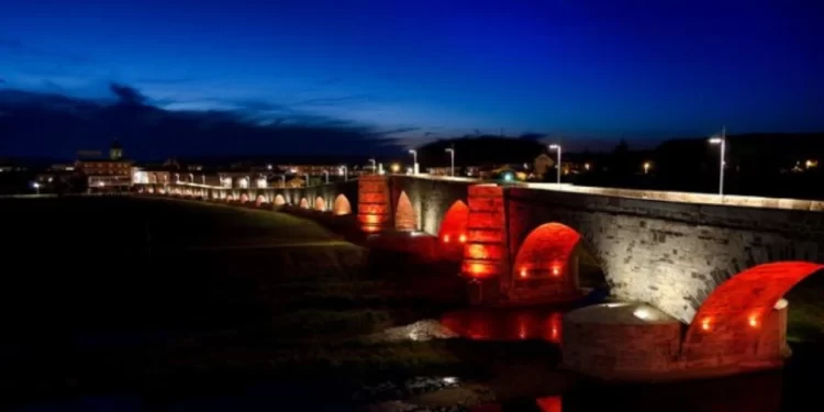 Puente romano de Hospital de Órbigo elegido como imagen 2024 por Correos. Fotografía del Ayuntamiento de Hospital de Órbigo.