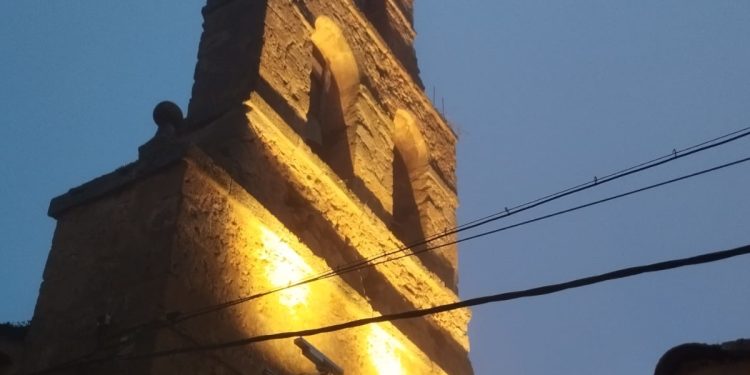 La luz que ilumina la iglesia