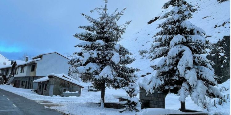La nieve causa problemas en la Montaña Oriental de León