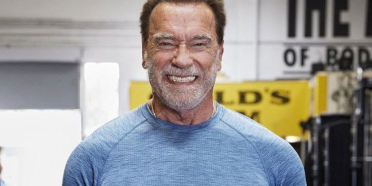 Arnold Swarzenegger detenido en un aeropuerto