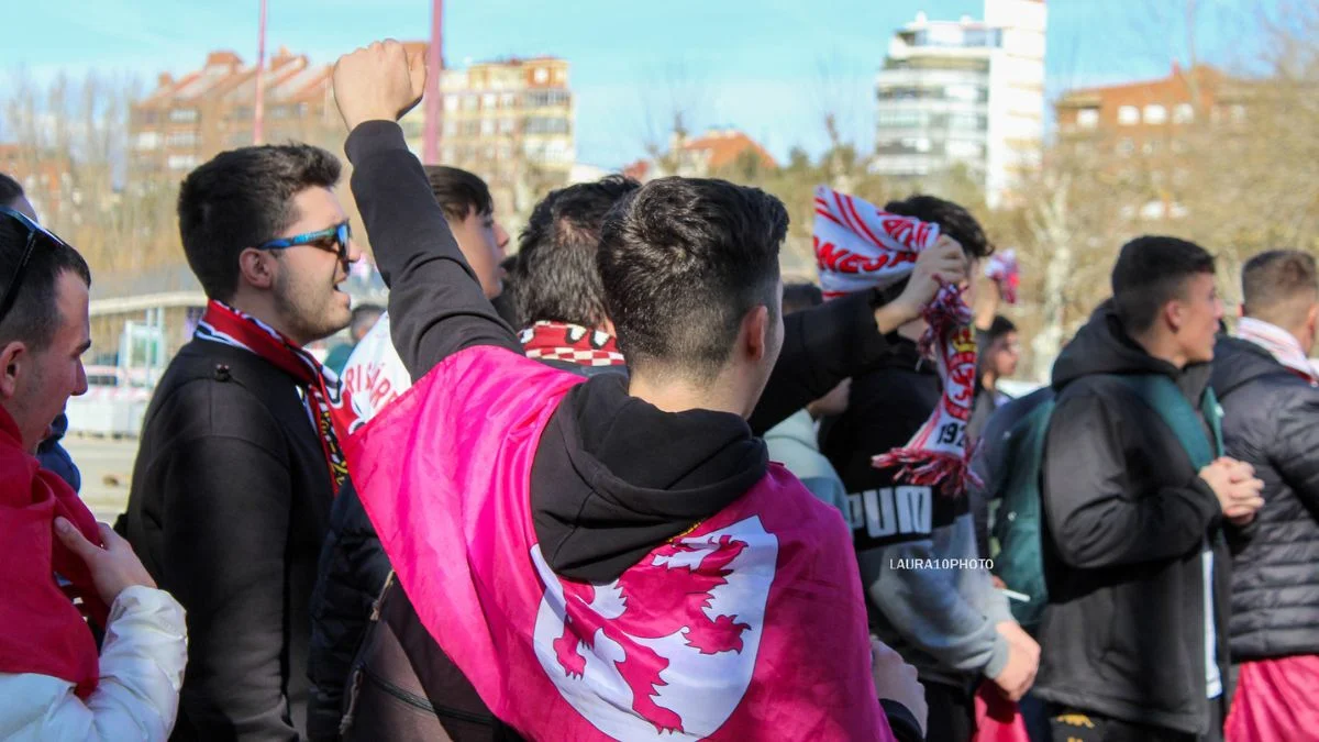 Así fue el inolvidable recibimiento a la Cultural en el derbi leonés 2