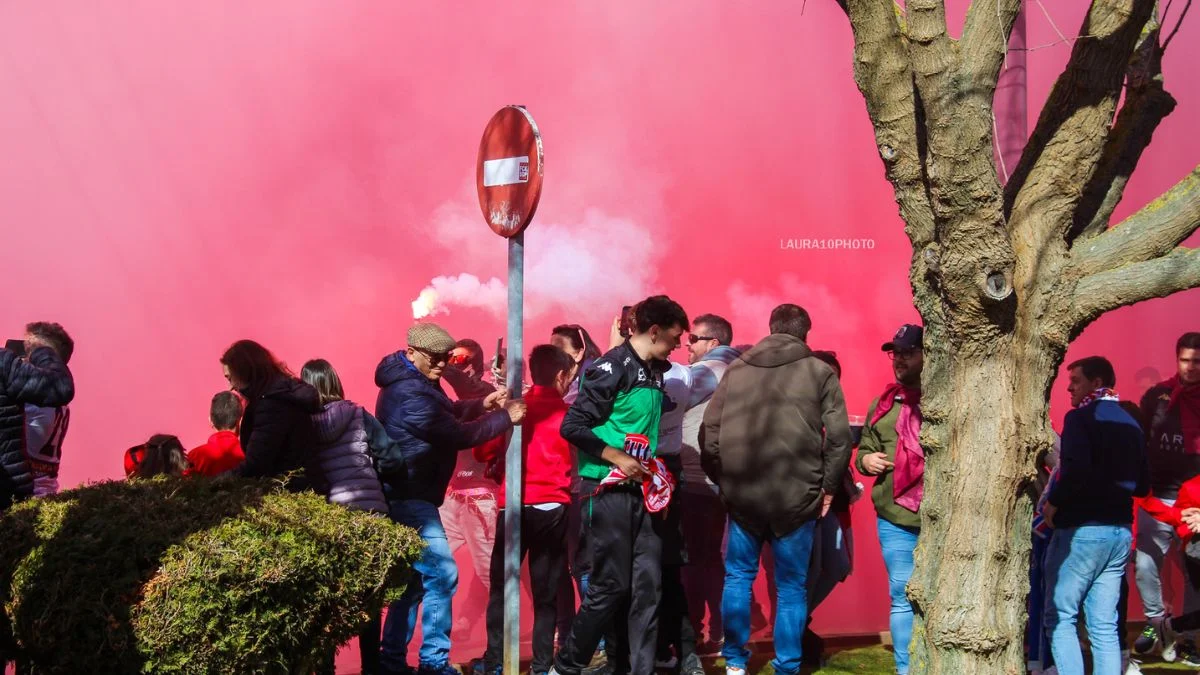 Así fue el inolvidable recibimiento a la Cultural en el derbi leonés 6