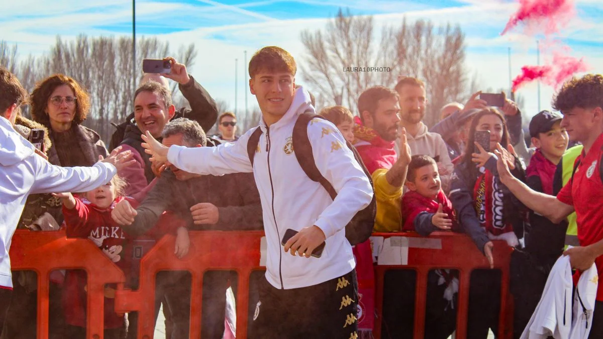 Así fue el inolvidable recibimiento a la Cultural en el derbi leonés 9