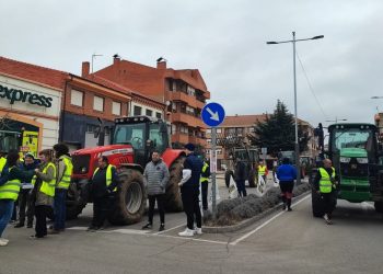200 tractores dan la sonada en Santa María del Páramo
