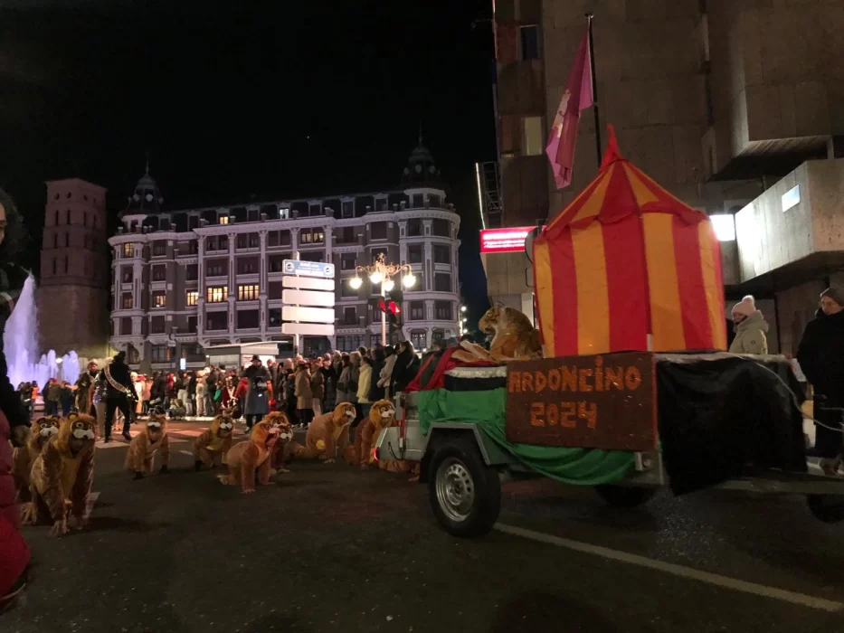 Las mejores imágenes del desfile de Carnaval en León 2024 29