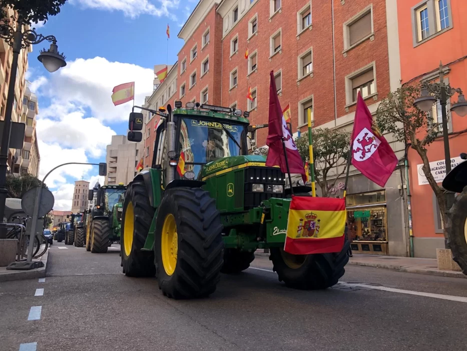 Las mejores imágenes de la tractorada del 23F en León 10
