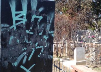 Las tumbas del cementerio vandalizadas