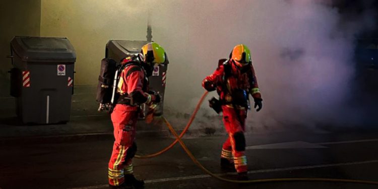 Contenedores ardiendo en León