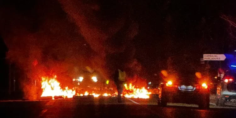 Fuego en la carretera