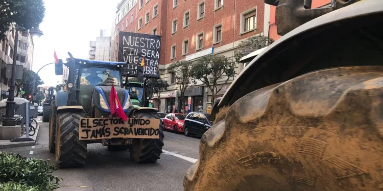Las mejores imágenes de la tractorada en León