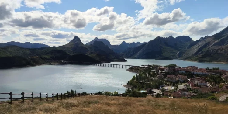 Vistas desde el Columpio de Riaño, uno de los columpios gigantes de León