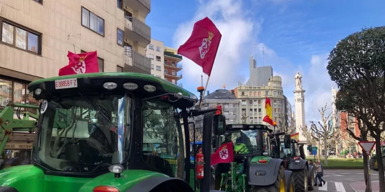 Las mejores imágenes de la tractorada del 23F en León