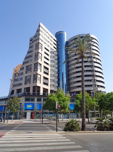 La imagen del espectacular edificio que ardió en Valencia 1