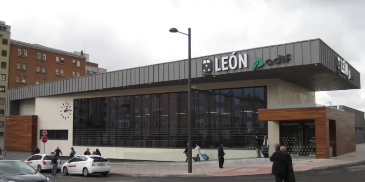 Tren AVE en León