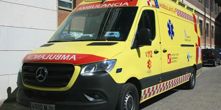 Un hombre atrapado tras dar vueltas de campana en la carretera 1