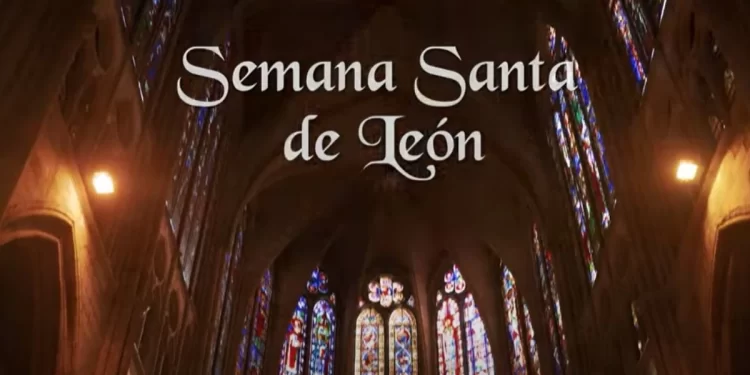 Captura del vídeo de la Semana Santa de León de @duducky