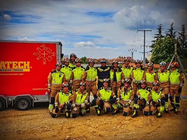 Los Bomberos de León estabilizan coches en un accidente 3