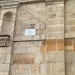 Se pide la retirada de una placa dedicada a la Falange en la fachada de una iglesia de León 3