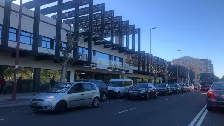 El caos que se vive frente a la nueva Estación de Autobuses de León 2