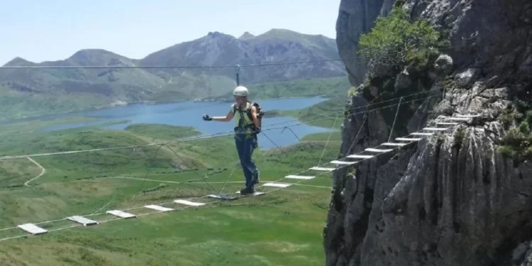 La excursión que sale desde León a la vía ferrata y la tirolina del Valle de Arbás 1