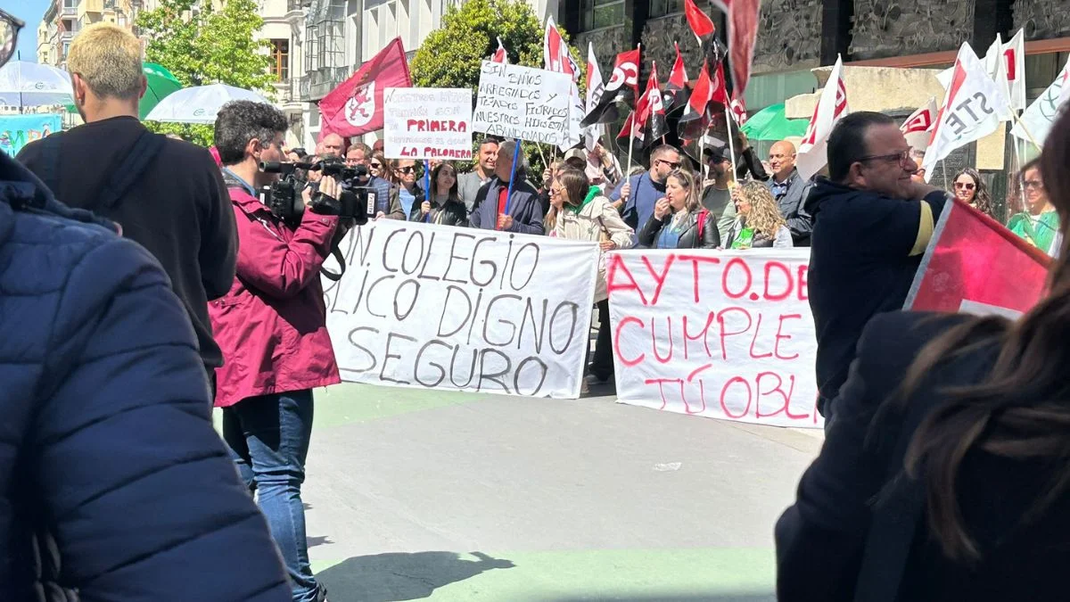 Manifestación por el mal estado de los centros educativos en León 1