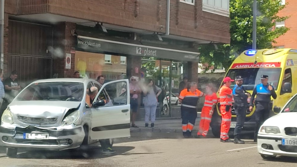 Brutal choque múltiple en una de las principales avenidas de León 1