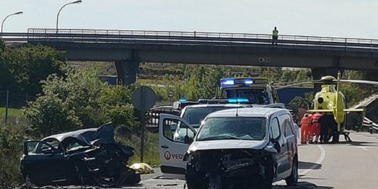 Accidente con 2 muertos y 4 heridos